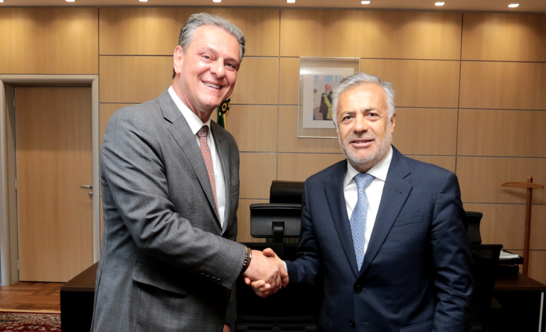 Ministro Fávaro recebe governador de Mendoza para tratar de comércio bilateral de fertilizantes