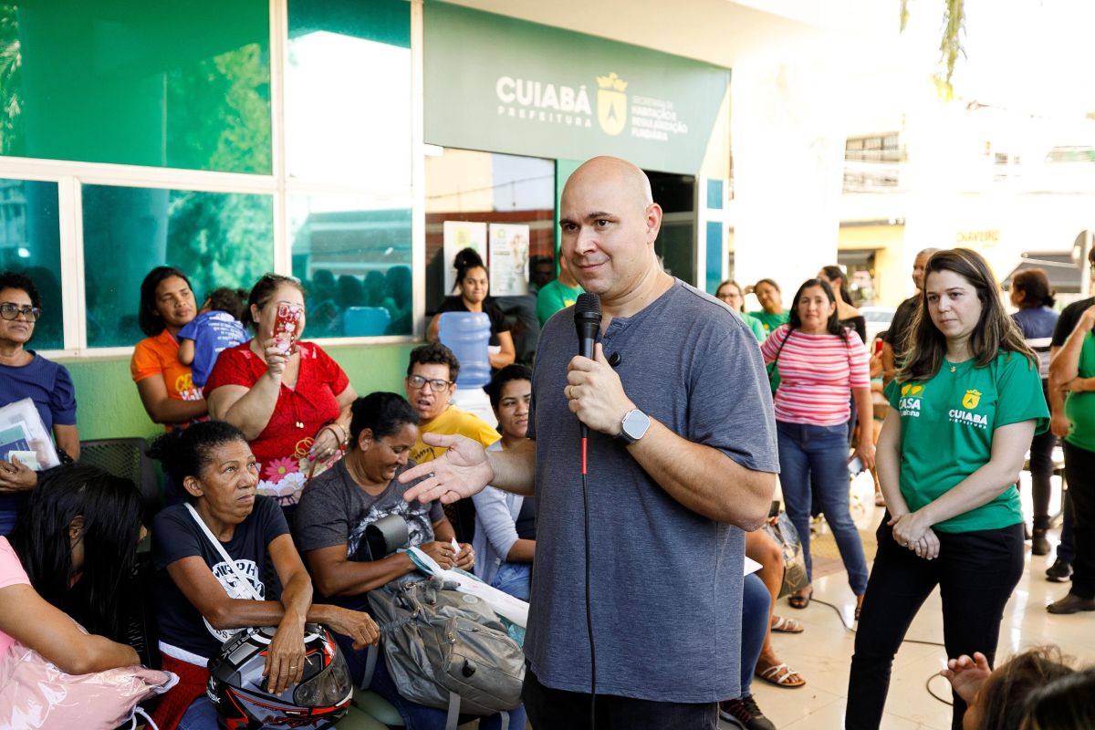 Prefeito visita pontos de inscrição do Casa Cuiabana e esclarece dúvidas