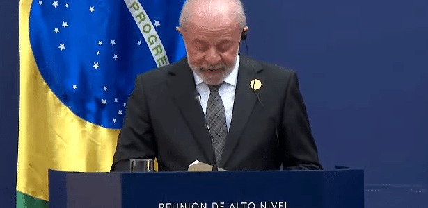 No Chile, Lula fala em ofensiva antidemocrática e prega regulamentar redes