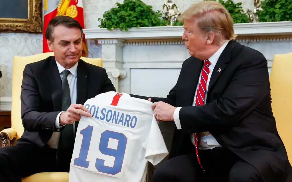 Crusoé: Trump nega amizade, mas volta a defender Bolsonaro