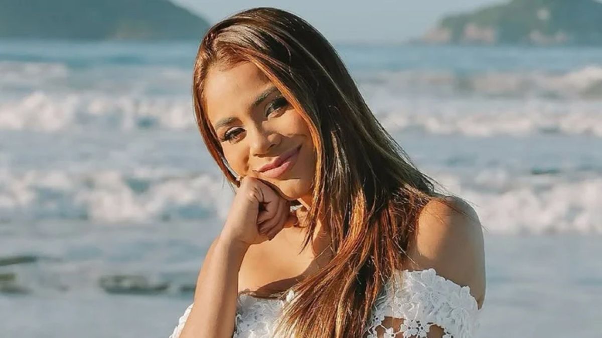 'Corpo não volta a ser como antes', diz Lexa após gestação