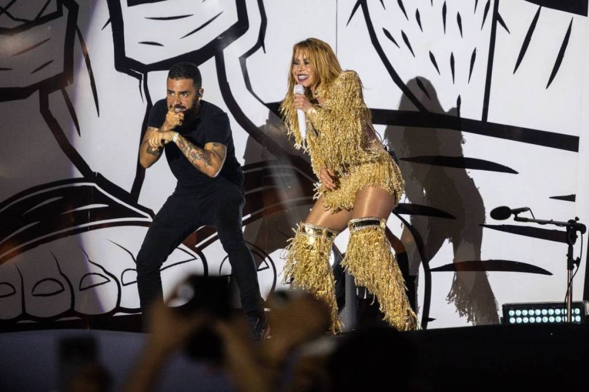 Intérprete de Libras viraliza ao traduzir show de Joelma