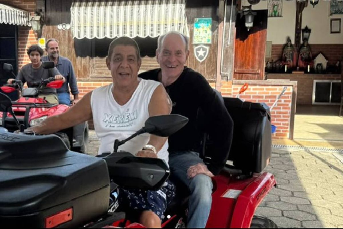 Ney Matogrosso visita Pagodinho em Xerém e encontro anima fãs