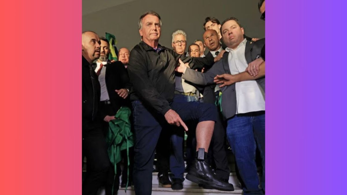 Bolsonaro de tornozeleira