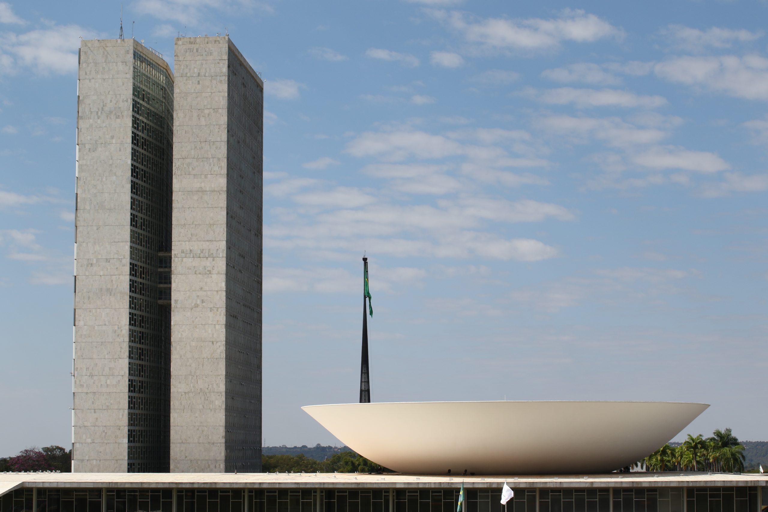 Câmara vota isenção do IR e PEC da Segurança Pública antes do recesso
