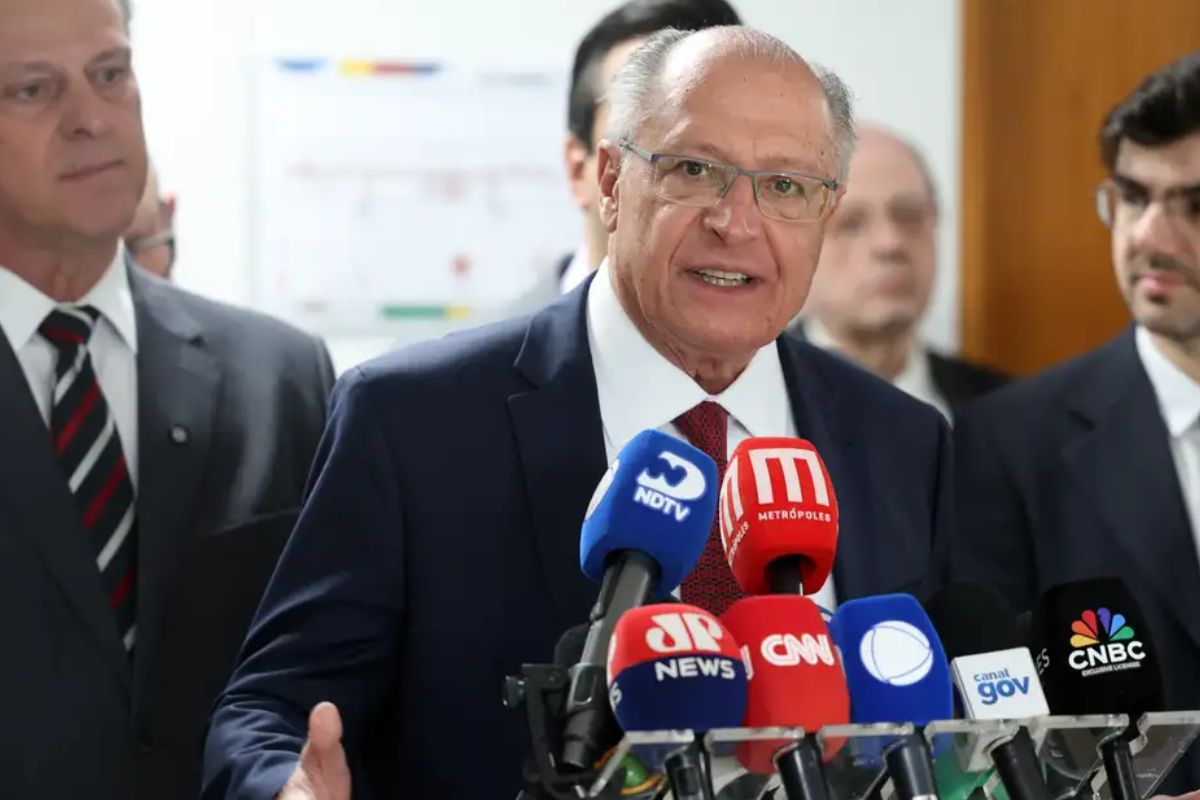 Brasil busca acordo para evitar tarifaço dos EUA sobre exportações