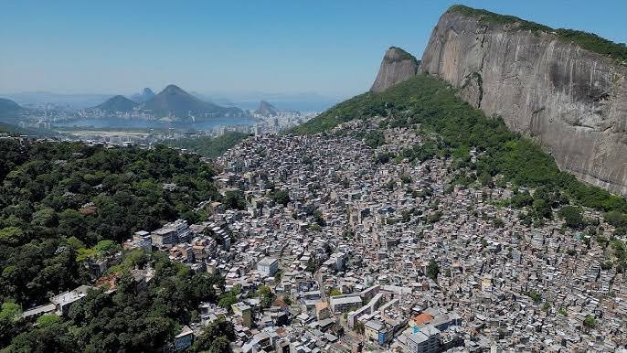 Rocinha abriga 1.500 fuzis e se torna o principal bunker do CV no Rio