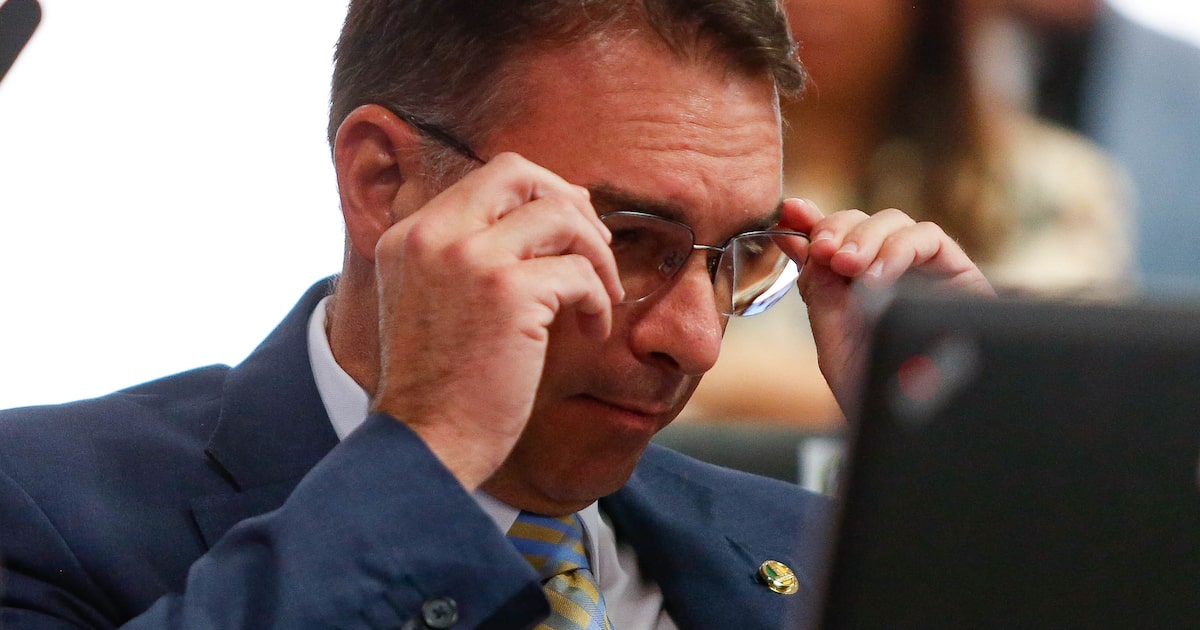 Flávio Bolsonaro disse que ‘ninguém está feliz’ com tarifaço de Trump