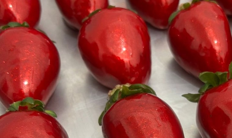 ‘Morango do amor’ viraliza nas redes e impulsiona lucro de confeiteiros e produtores