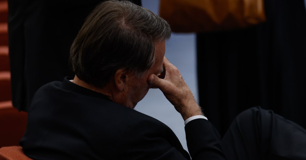 PF encontra 14 mil dólares em dinheiro vivo na casa de Bolsonaro