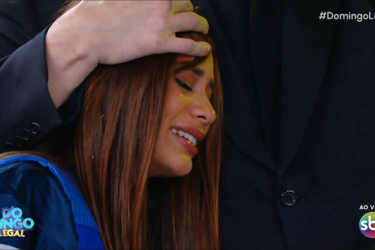 Lexa se emociona com recado de padre Marcelo Rossi