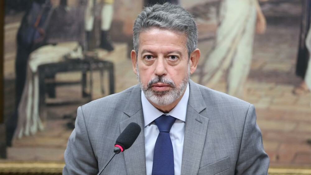 Isenção do IR: Lira lê parecer e votação deve ocorrer na próxima semana