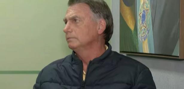 Bolsonaro se recusa a mostrar tornozeleira na TV: 'Constrangedor'