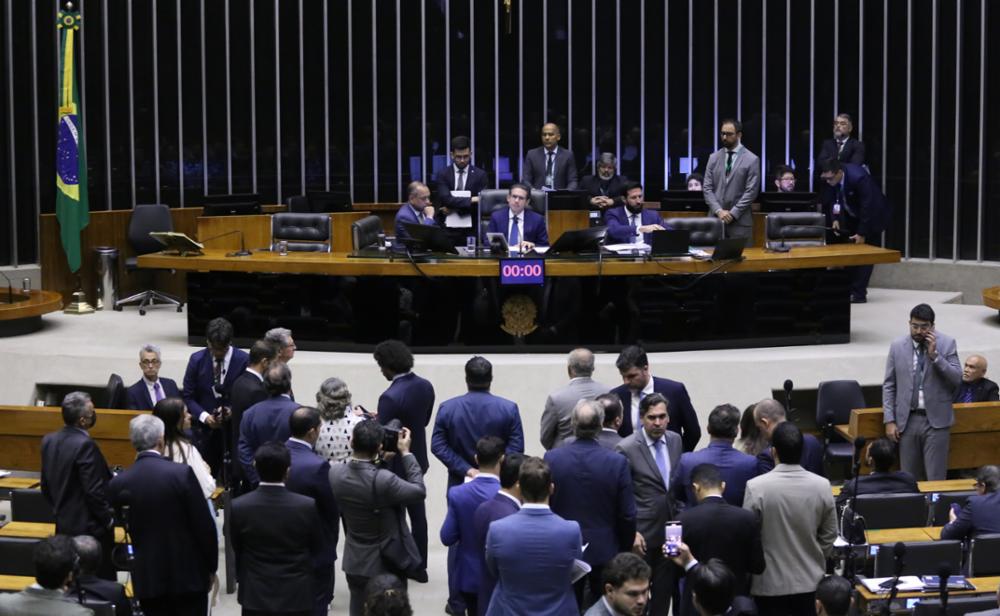 Câmara aprova urgência de projeto que garante retirada rápida de invasores