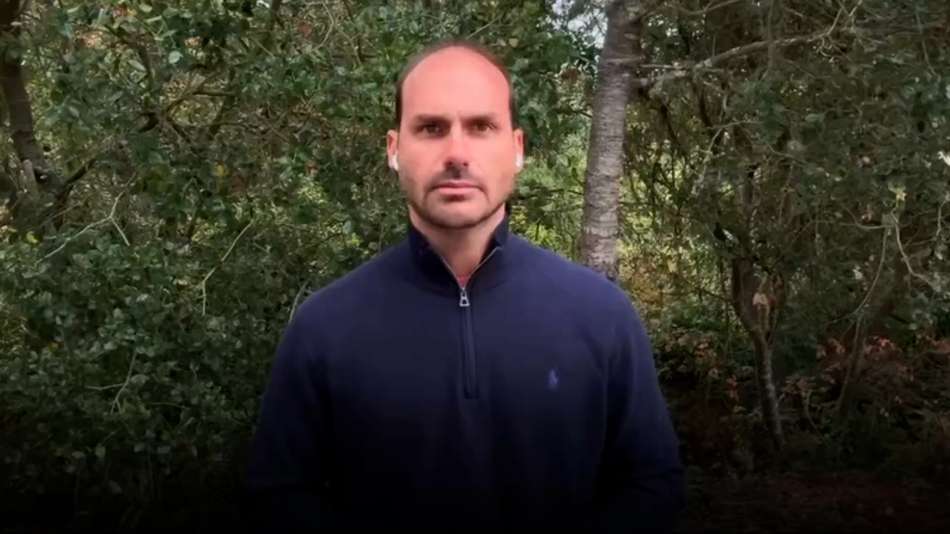 Eduardo Bolsonaro diz que não pedirá desculpas por tarifaço de Trump: ‘Em oração pelo Brasil’