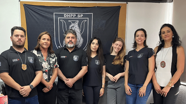 Equipe é formada por psicólogos, advogada criminal, perita, investigador e delegada Equipe é formada por psicólogos, advogada criminal, perita, investigador e delegada