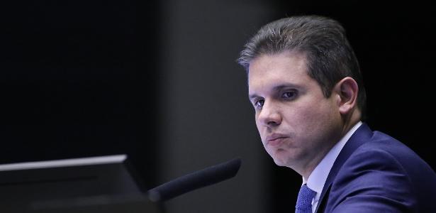Oposição pede fim do recesso e reunião de emergência com Motta