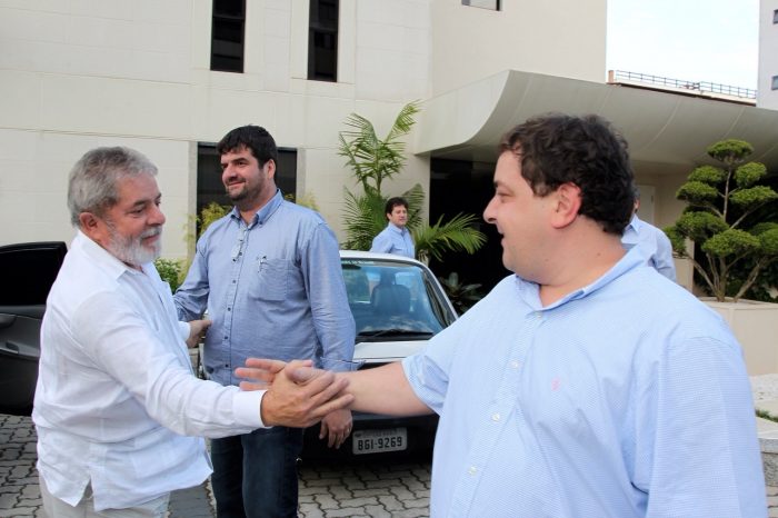 Lulinha ainda é cobrado por impostos não pagos, enquanto PT faz campanha por aumento