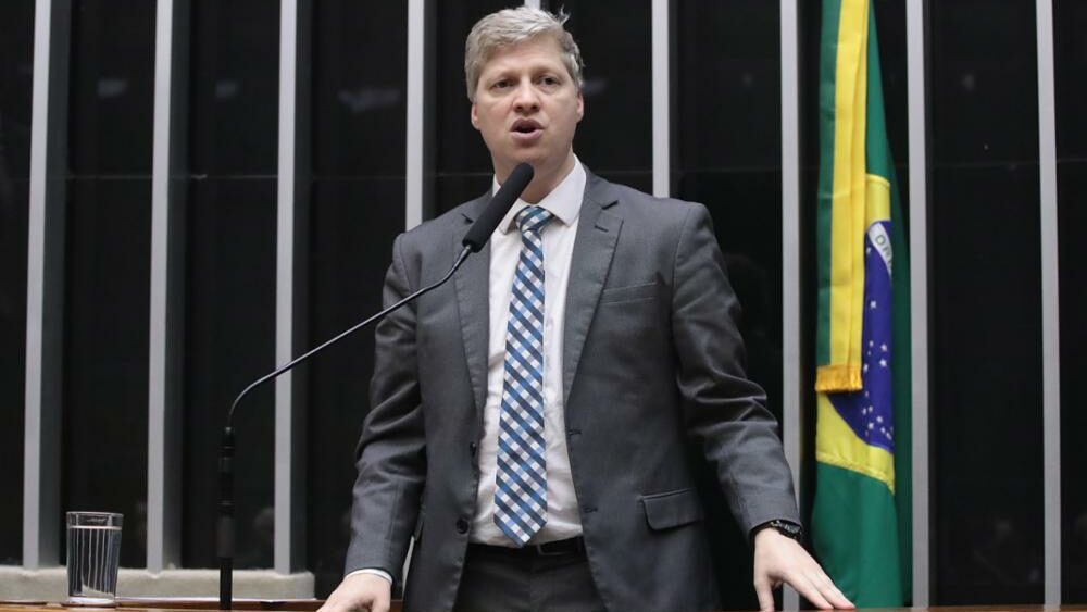 Deputados criticam decisão de Moraes sobre IOF: “Se acha um imperador”