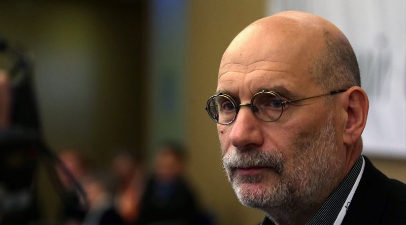 Rússia sentencia escritor Boris Akunin a 14 anos de prisão