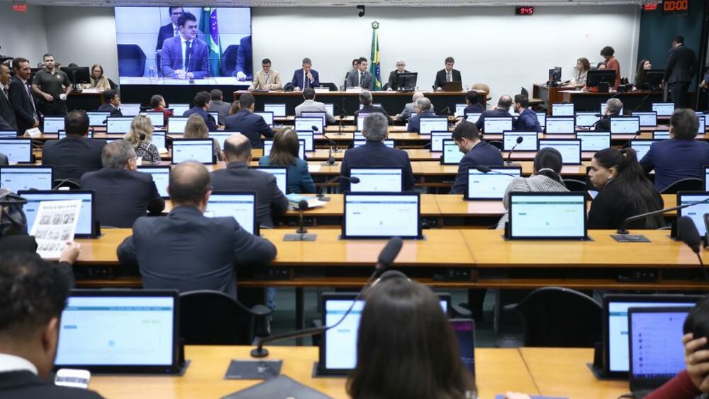 Comissão da Câmara aprova ampliação da faixa de isenção do IR para R$ 5 mil