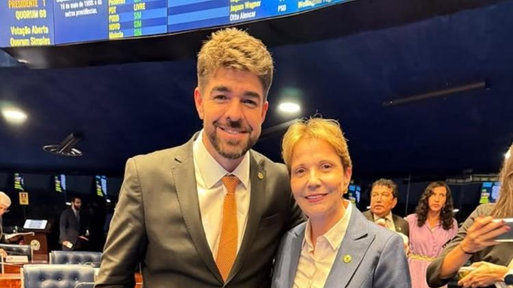 Relator do projeto, Zé Vitor posa para foto com Tereza Cristina, ministra no governo Bolsonaro
