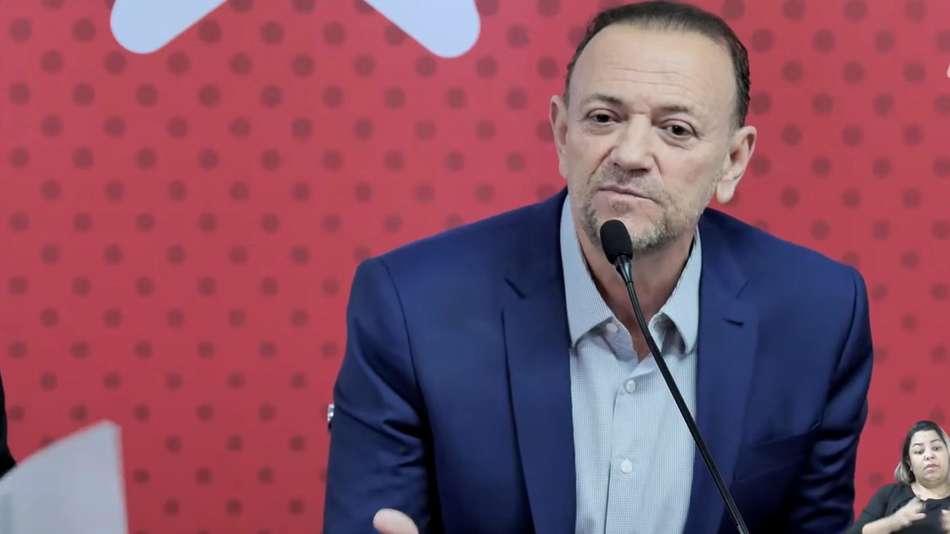 Recém eleito, novo presidente do PT compara tarifaço de Trump a 'bombardeio'