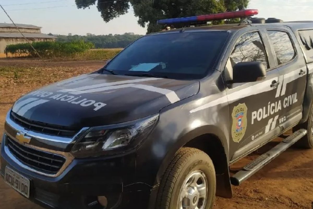 Idoso é morto a tiros dentro de carro na frente de bar em MT