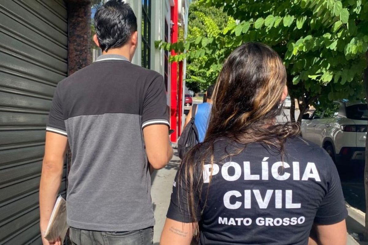 Colombiano é preso após tentar cortar dedos da companheira