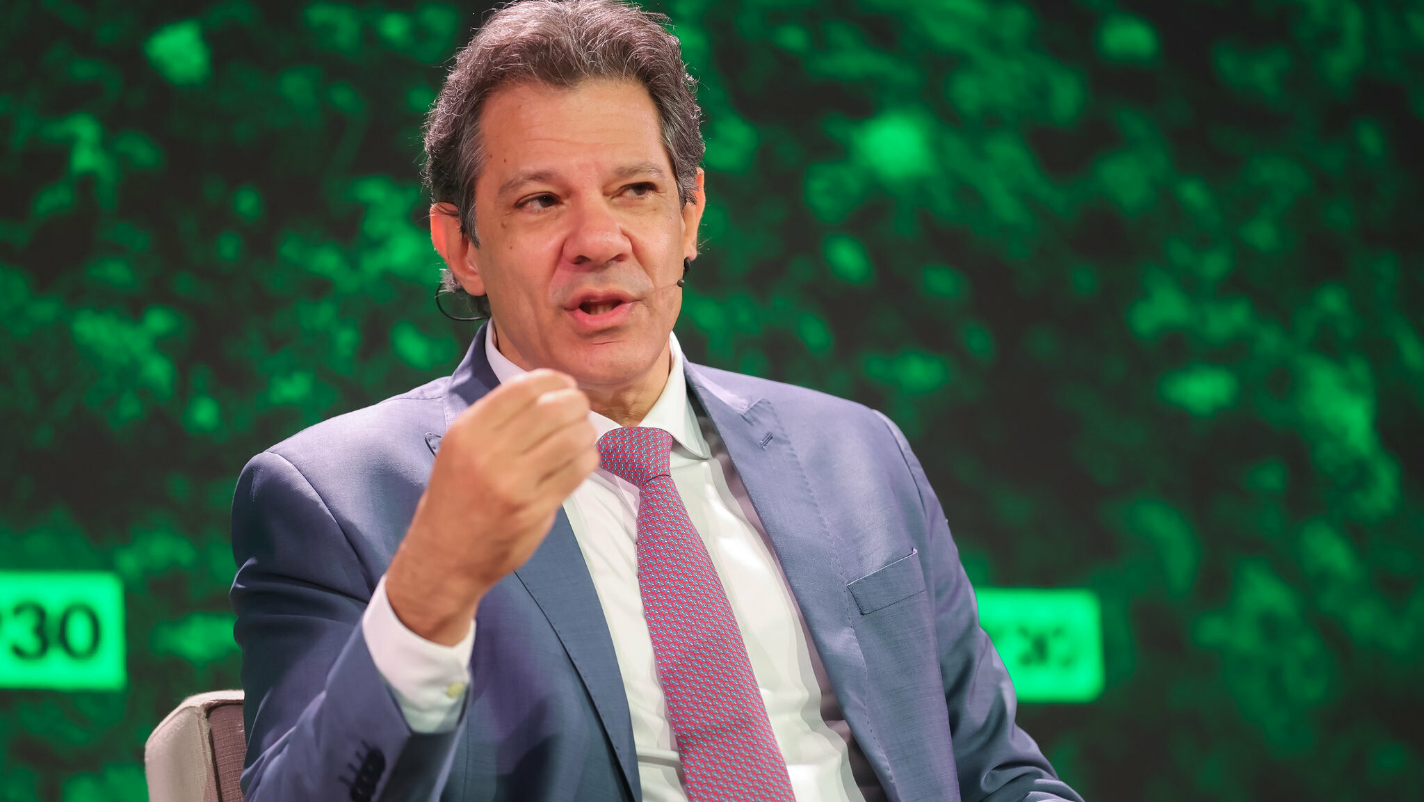 Economia não pode atrapalhar reeleição de Lula, diz Haddad