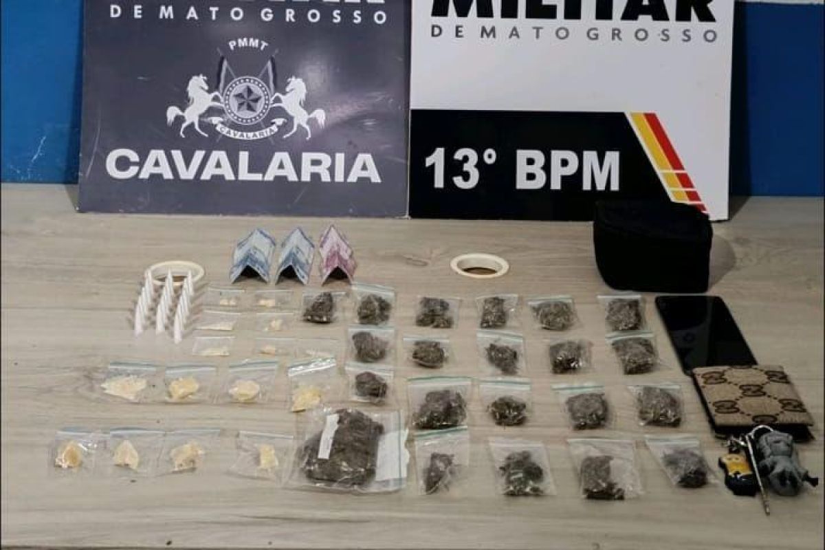 Cavalaria da PM prende homem por tráfico e apreende drogas
