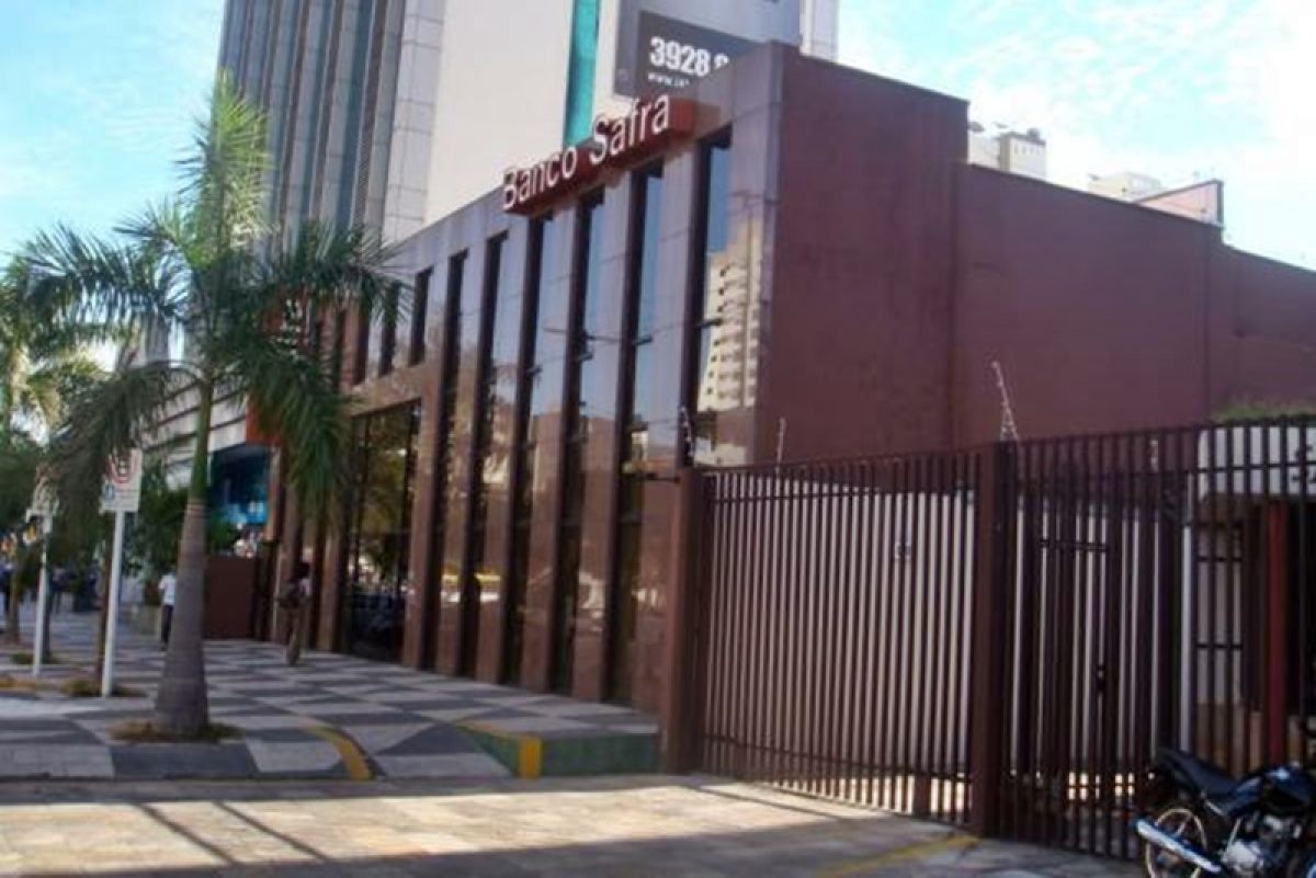 Dupla invade banco na Avenida do CPA e é presa em flagrante pela PM