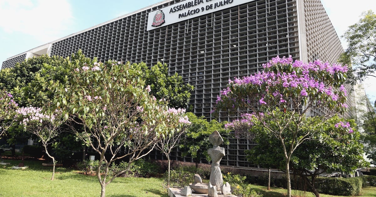 Em 3 anos, nomes de ruas e datas festivas são 1 a cada 3 projetos aprovados na Alesp