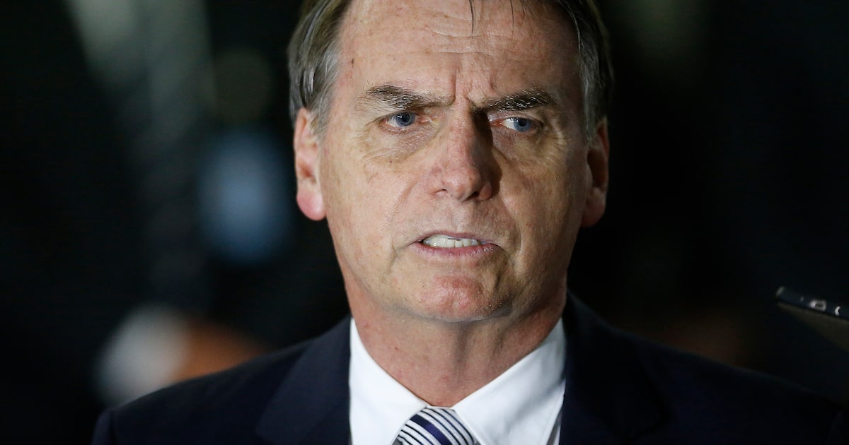 Bolsonaro precisou de novo procedimento após ter forte crise de soluço que o impedia de dormir