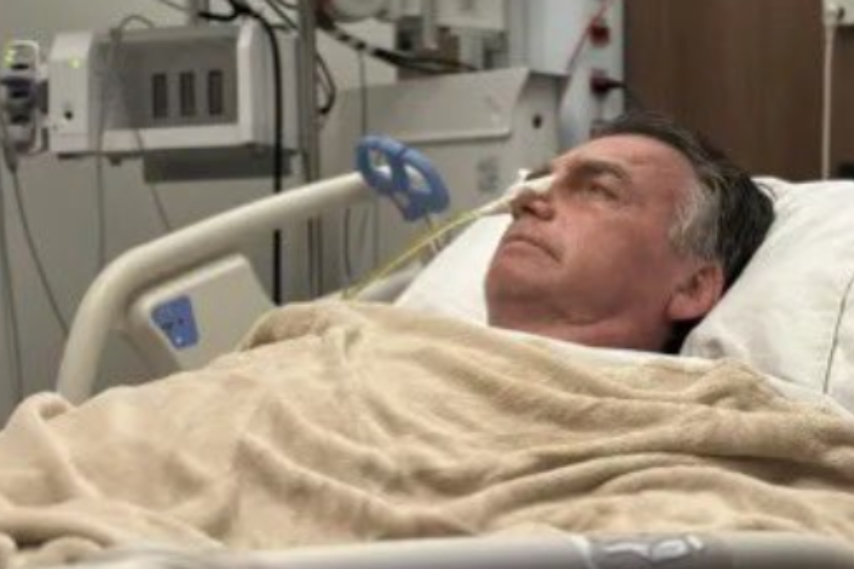 Após cirurgia, Bolsonaro deixa centro cirúrgico e segue em recuperação