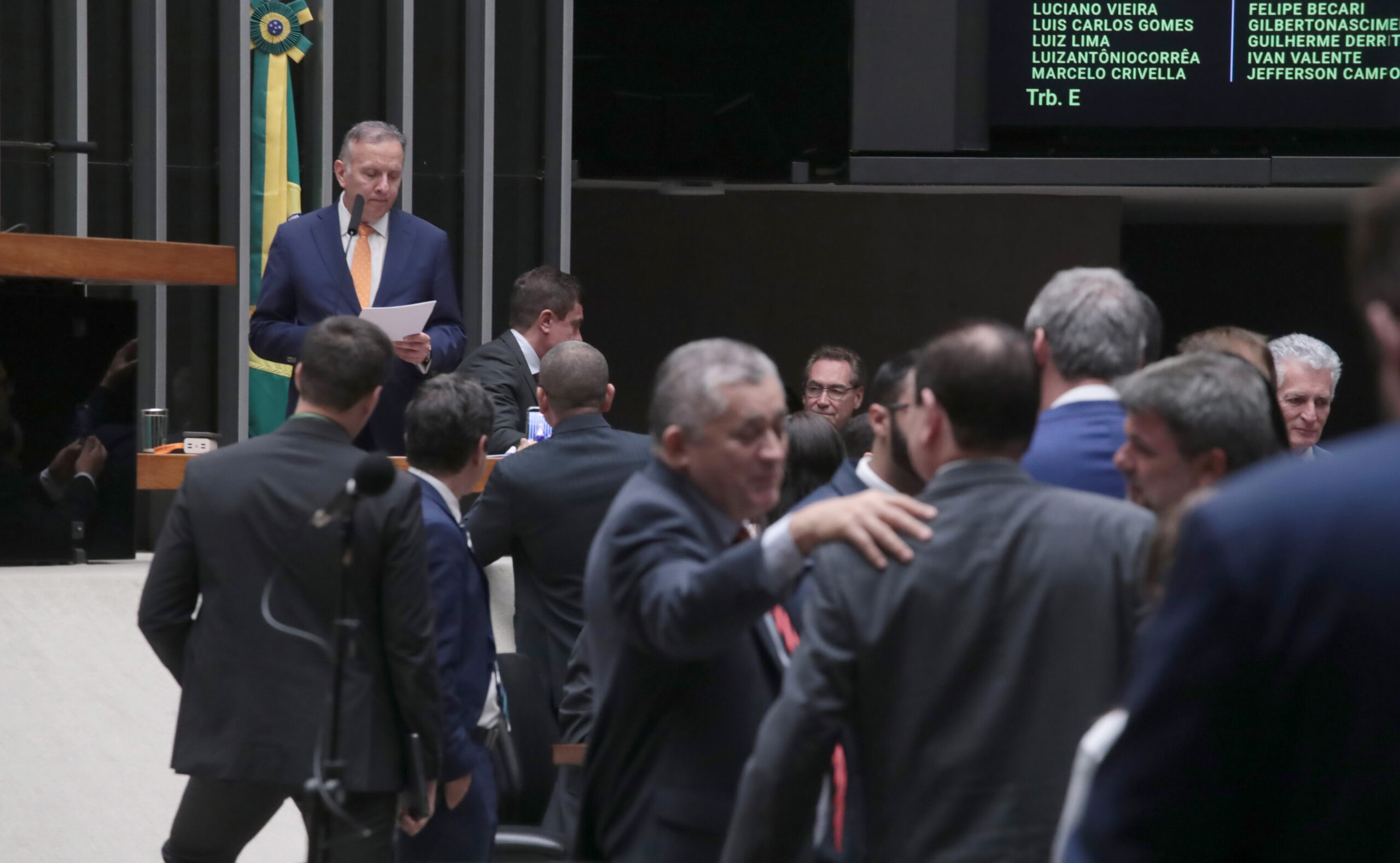 Câmara aprova projeto que destrava R$ 22,45 bi no orçamento para 2026