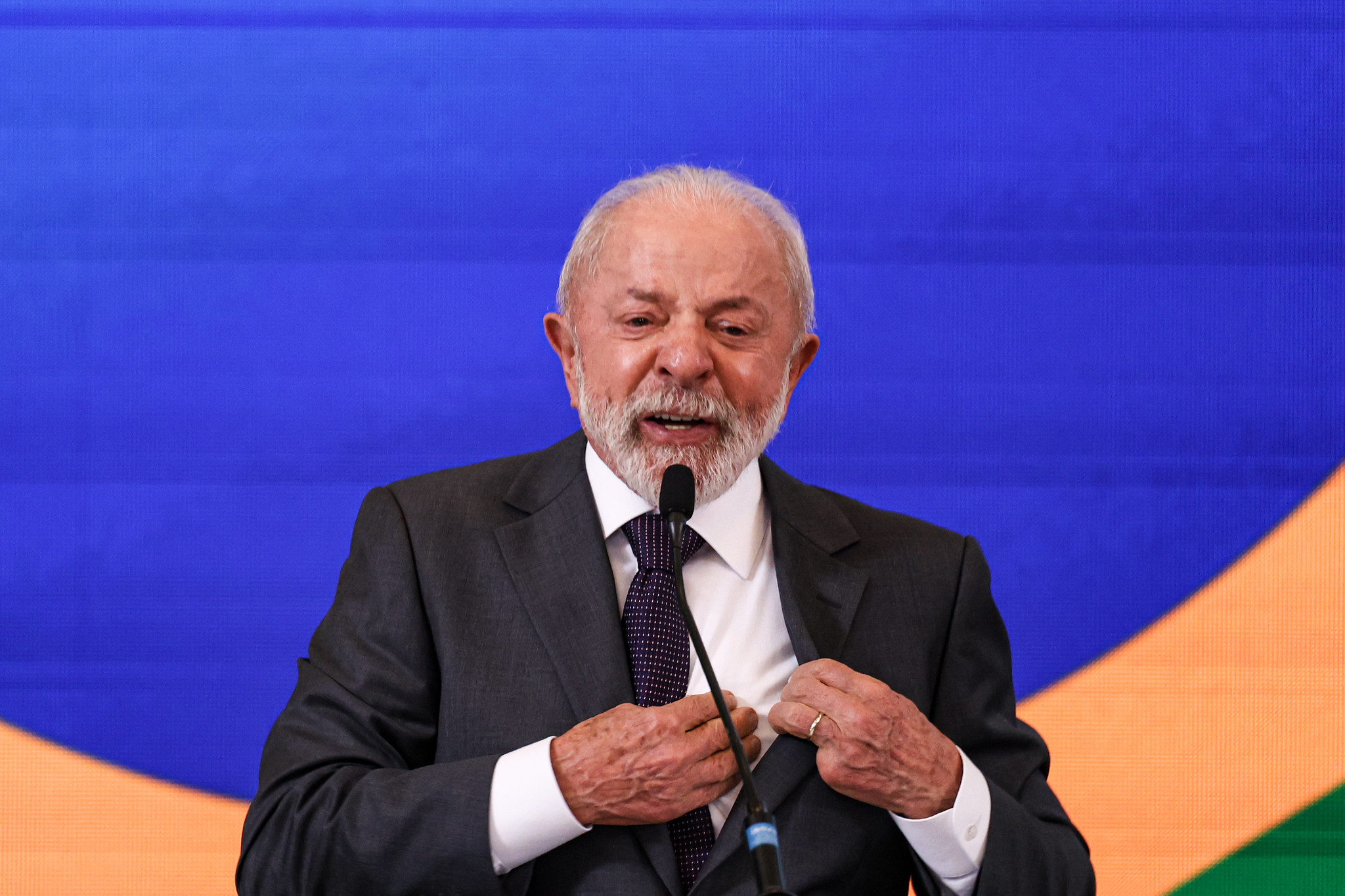 Lula sanciona LDO de 2026 com veto a aumento do fundo partidário