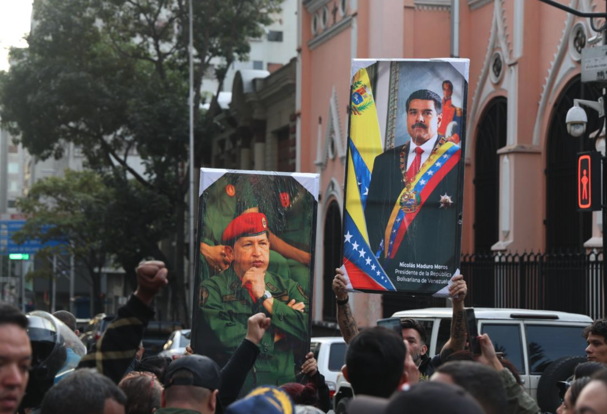 TV estatal venezuelana exibe atos contra captura de Maduro