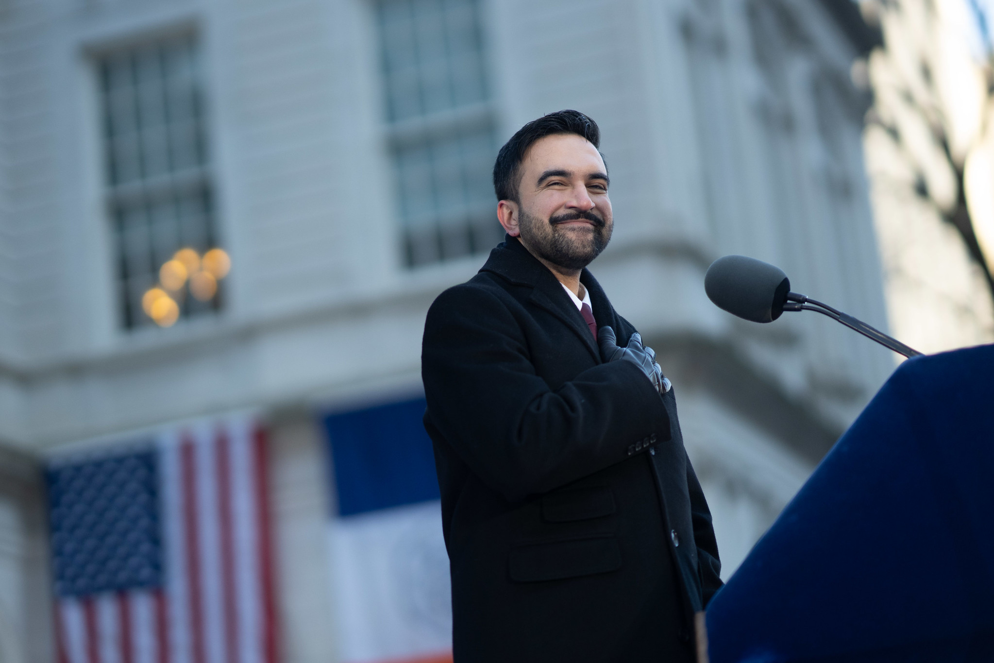 Prefeito de NY liga para Trump e condena operação na Venezuela