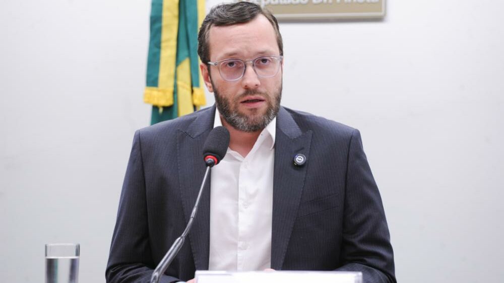 Comissão da Câmara vai convocar Mauro Vieira após prisão de Maduro