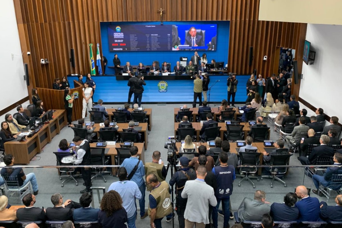 Chuva marca abertura do ano legislativo e discurso de Riedel na Alems