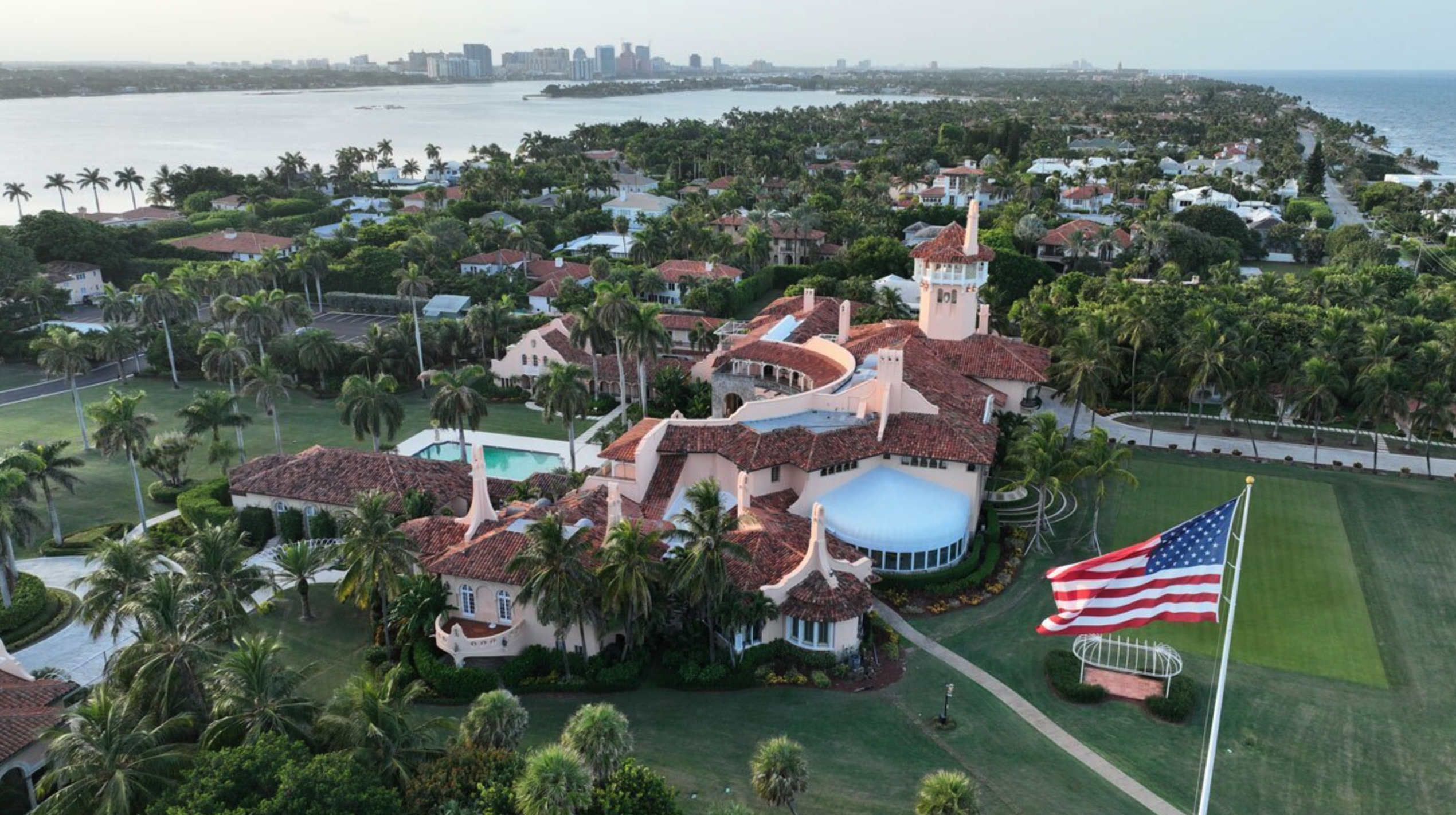 Agentes matam homem que tentava invadir casa de Trump na Flórida