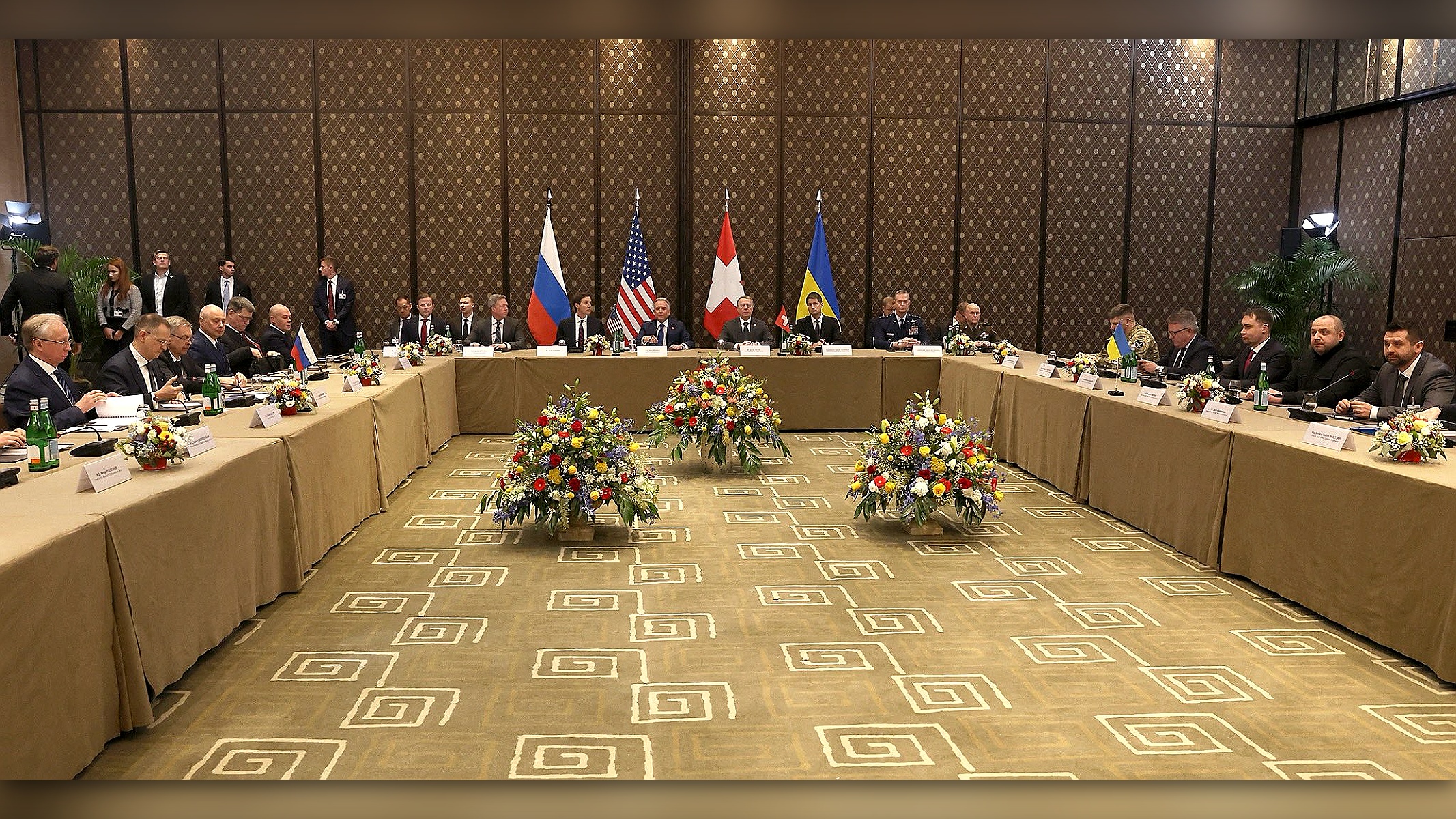 Novo dia de negociações entre EUA, Ucrânia e Rússia