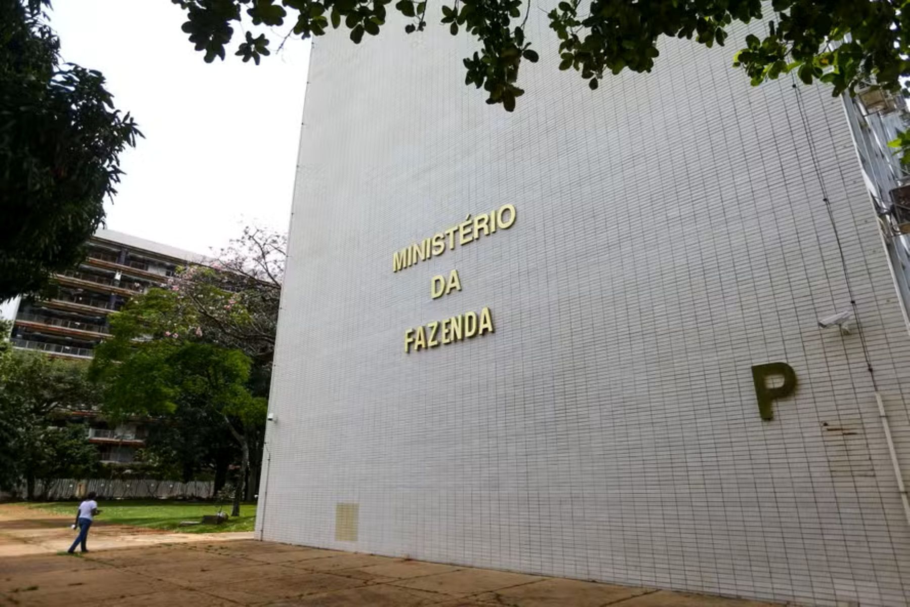 Governo fecha março com rombo histórico de R$ 73,7 bilhões