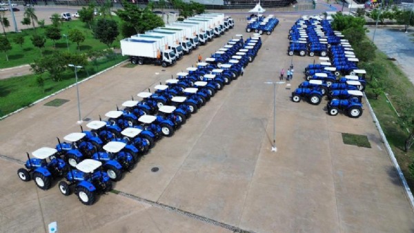 Governo de MT entrega 120 tratores para fortalecer agricultura familiar em 99 municípios