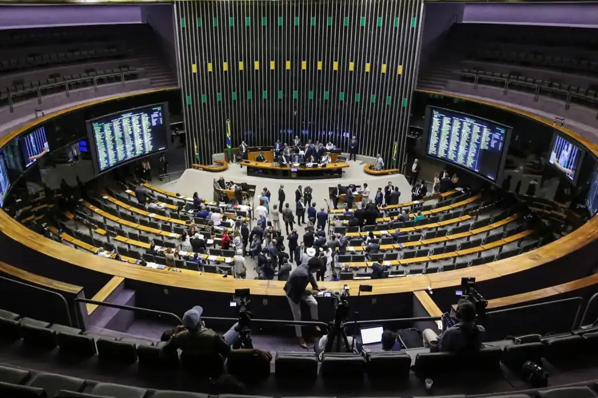 Comissão da Câmara vota lei que obriga agressor pagar pensão a mulher vítima de violência