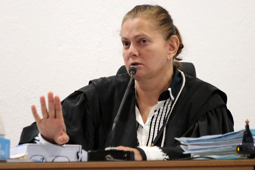 Juíza se declara suspeita e deixa ação contra executor de Nery