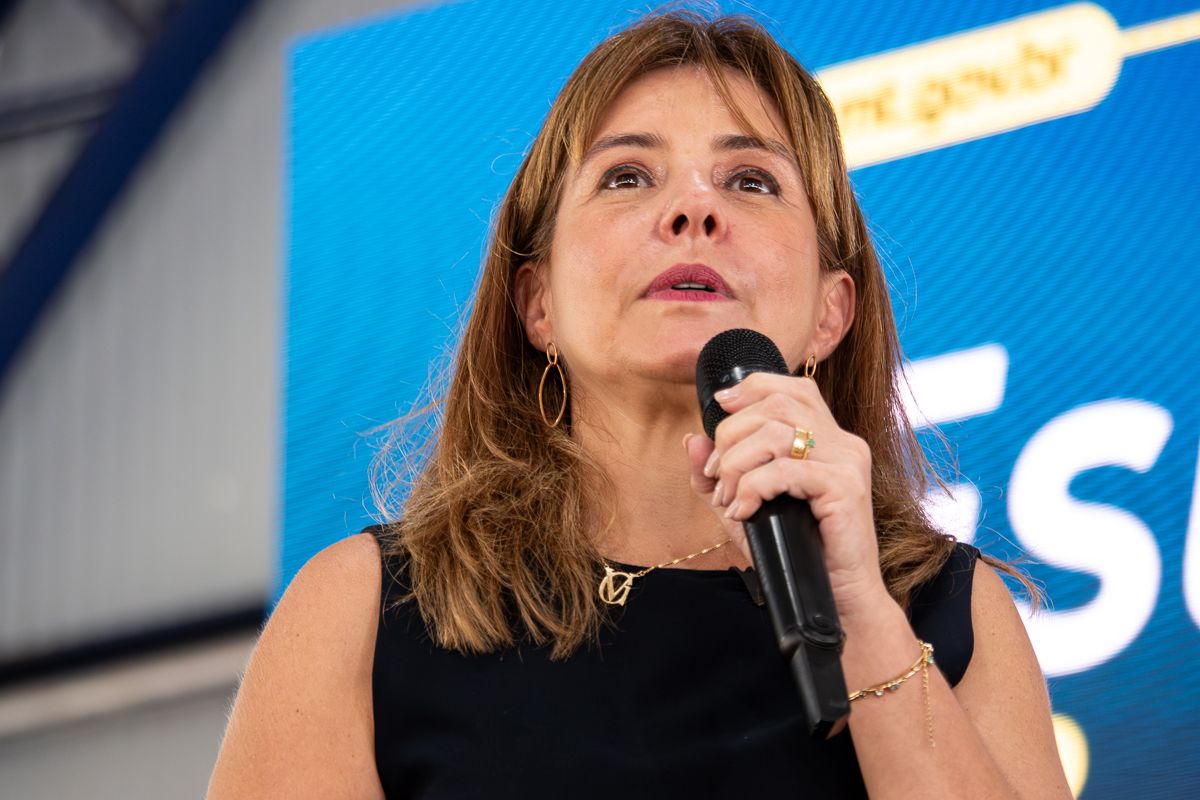 Prefeita e vereador são acionados por contrato com dobro do valor