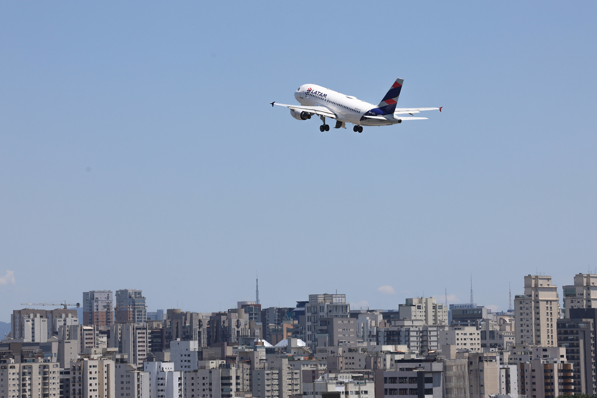 Preços do querosene de aviação sobem mais de 50%