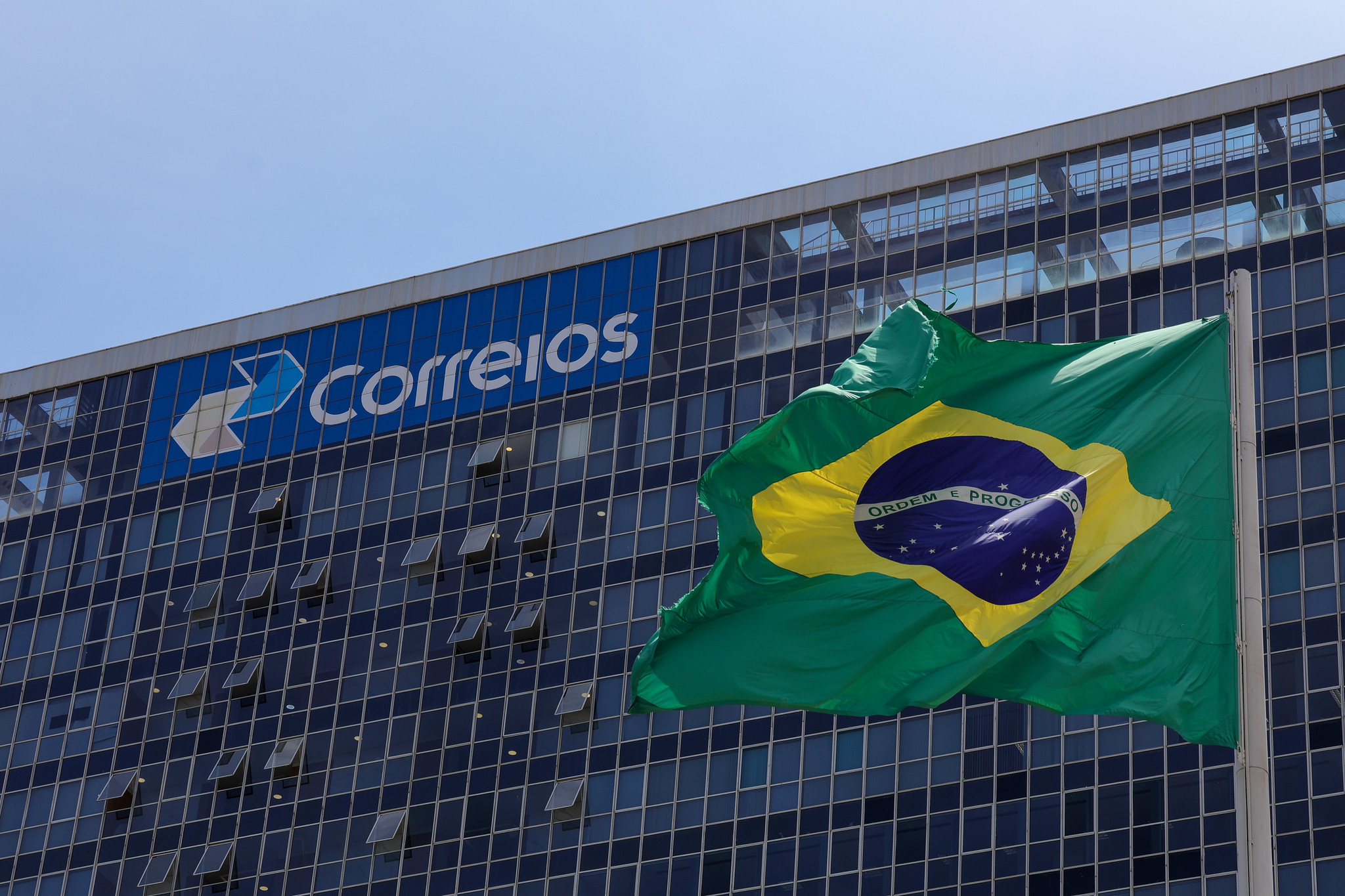 Bancos bloqueiam receitas dos Correios após acionamento de cláusula contratual